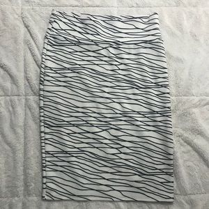 LuLaRoe Large Cassie Black and White EUC